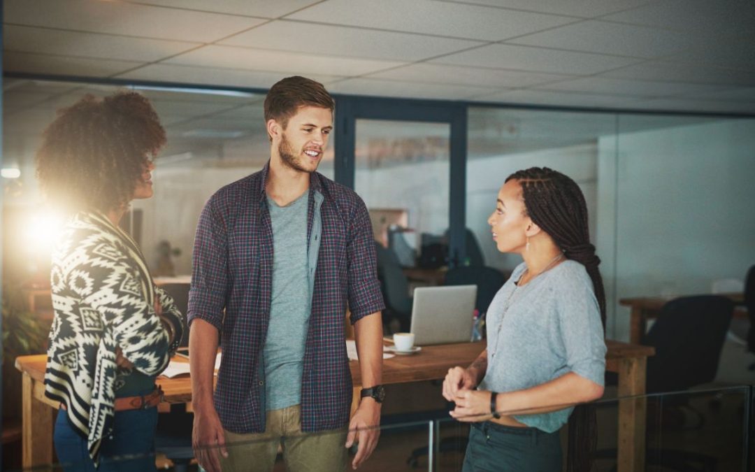 Communication interpersonnelle : Guide complet 2023